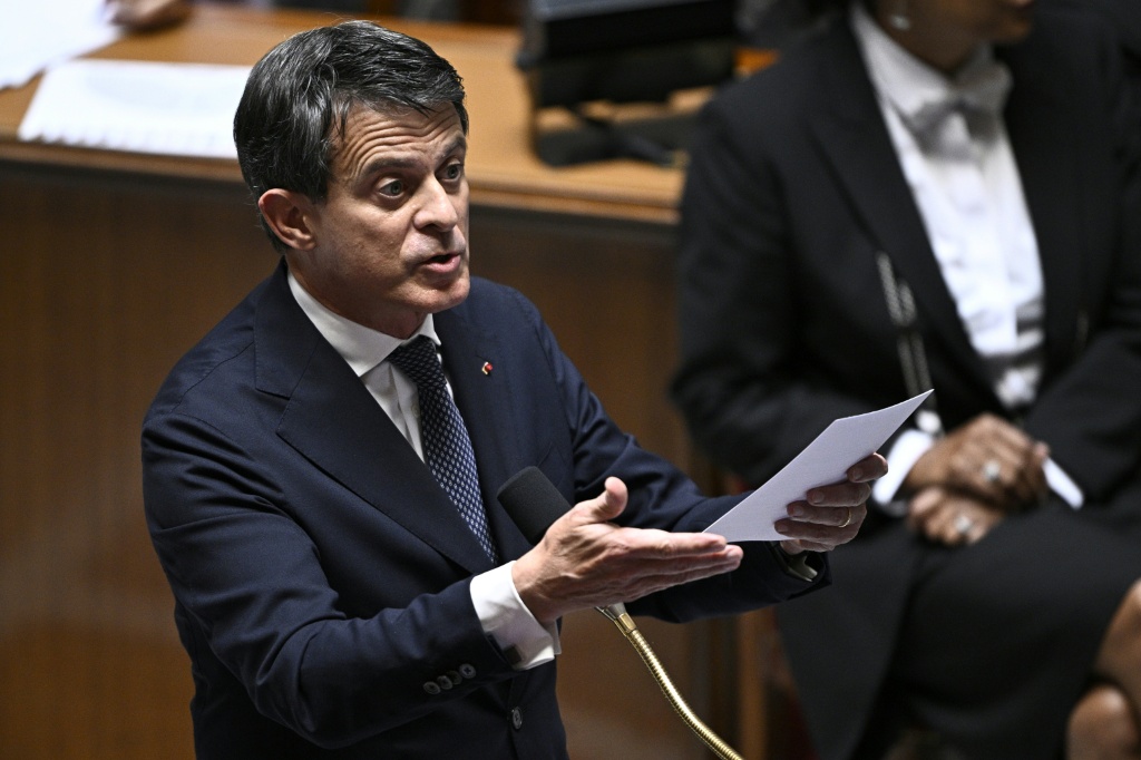 Vote de confiance: Valls appelle à un «sursaut» pour «trouver un accord sur le budget»