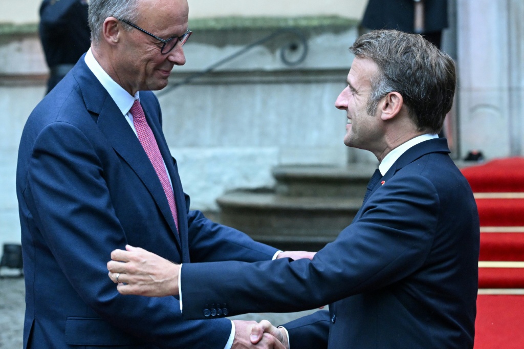 Macron et Merz à Brégançon pour sceller la relance du couple franco-allemand