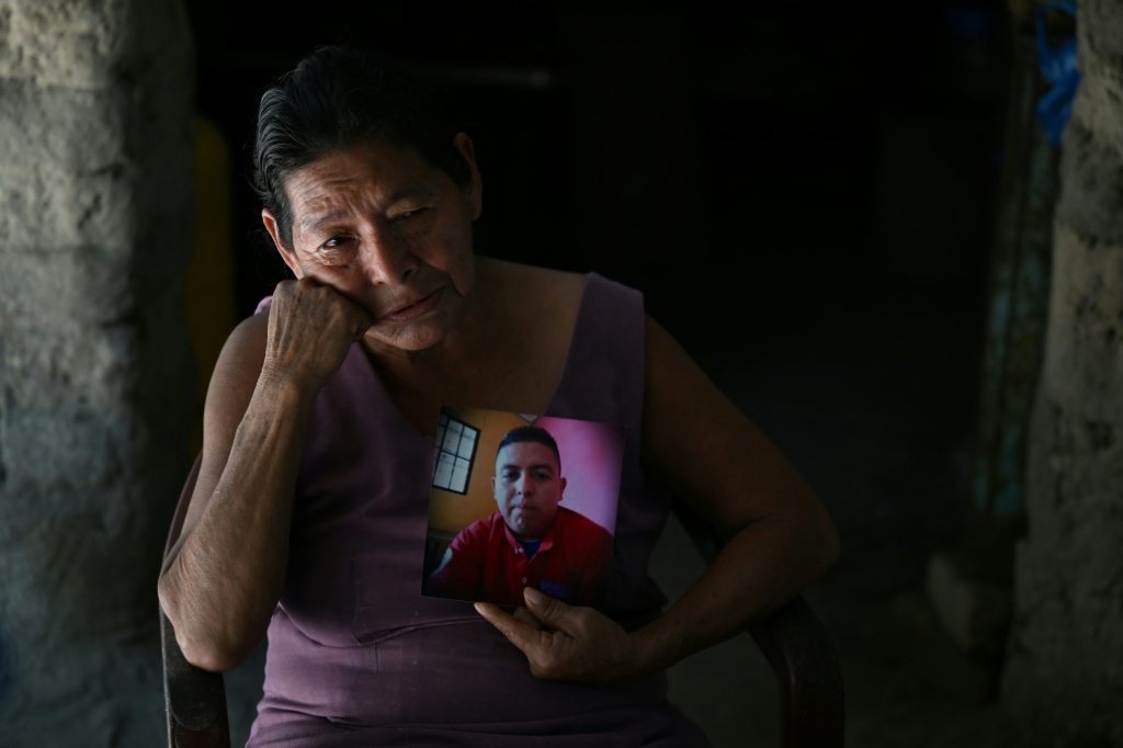Guerre contre les gangs au Salvador: l'inquiétude des familles de prisonniers dont l'incarcération vient d'être prolongée