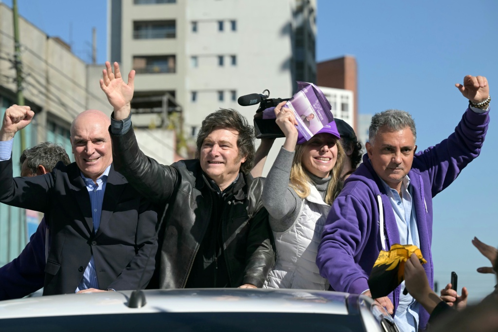 Argentine: Javier Milei visé par des projectiles après des accusations de corruption visant sa sœur