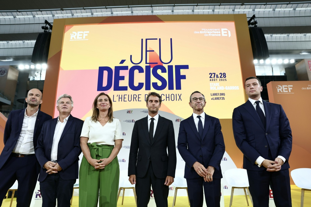 Devant le Medef, un match d'exhibition à Roland-Garros entre les chefs de partis