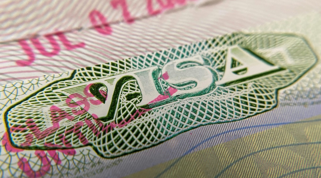 Etats-Unis: Trump veut limiter la durée des visas des journalistes et étudiants étrangers