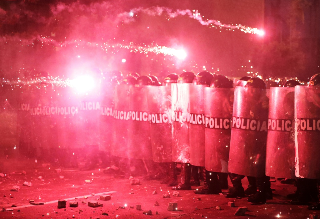 Pérou : plusieurs blessés dans une manifestation à Lima après l'arrivée du nouveau gouvernement