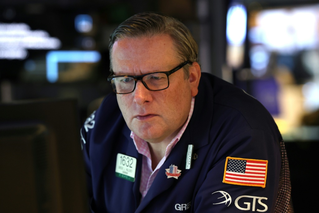 Wall Street salue de bons résultats et parie sur l’assouplissement de la Fed