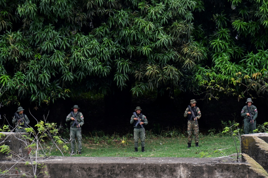 Le Venezuela déploie des forces près de la Colombie, les Etats-Unis frappent des trafiquants présumés