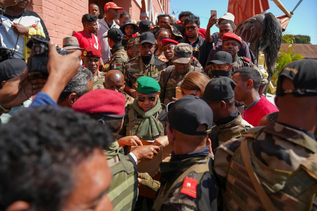Madagascar : le colonel Michaël Randrianirina en passe d’être investi président