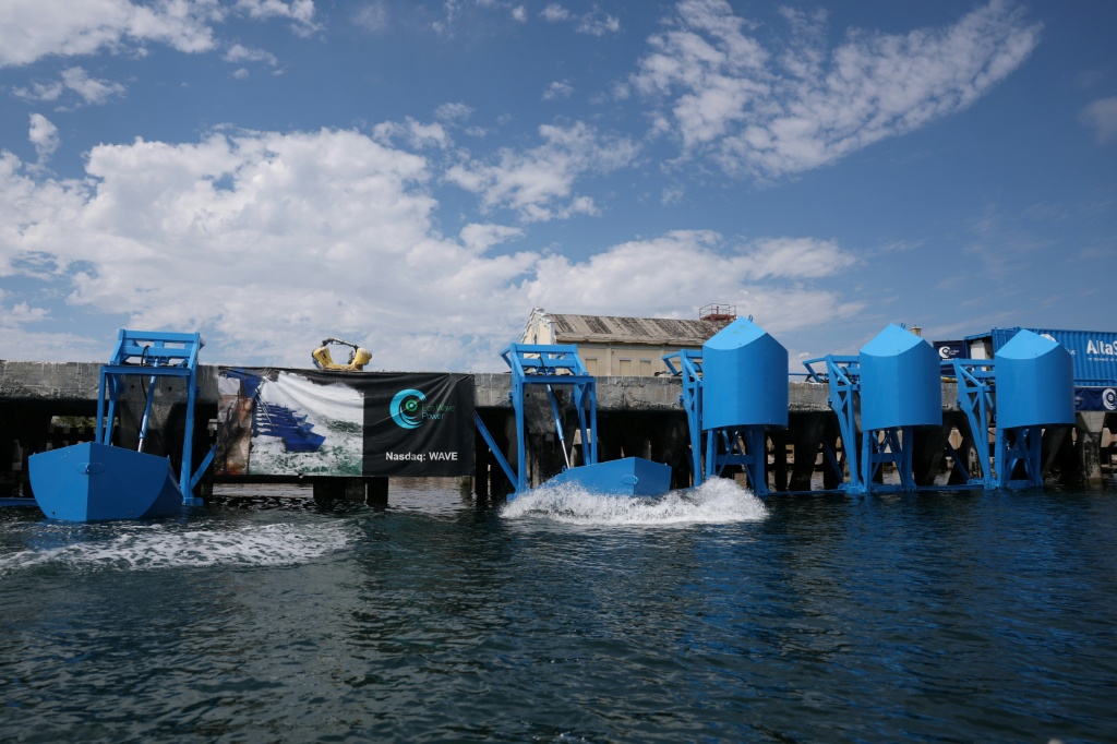 Énergie houlomotrice: la start-up israélienne Eco Wave Power installe ses flotteurs innovants à Los Angeles pour produire de l'électricité