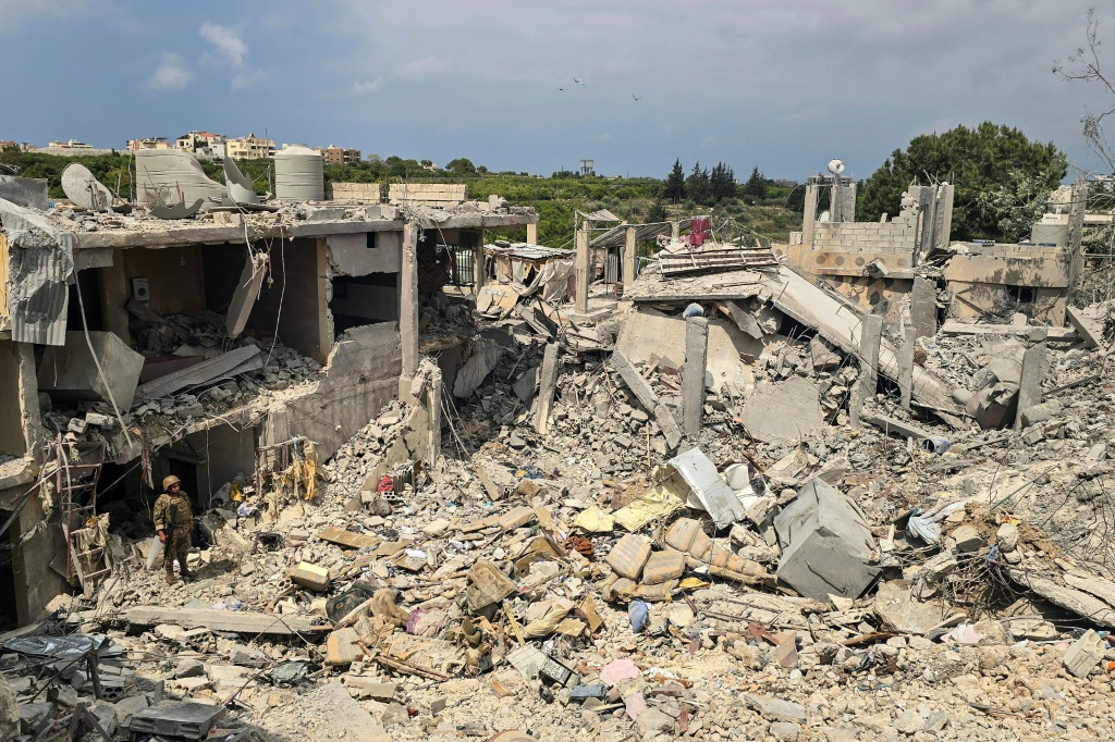 Israël bombarde Tyr après avoir déclaré « zone de combat » une vaste partie du sud du Liban