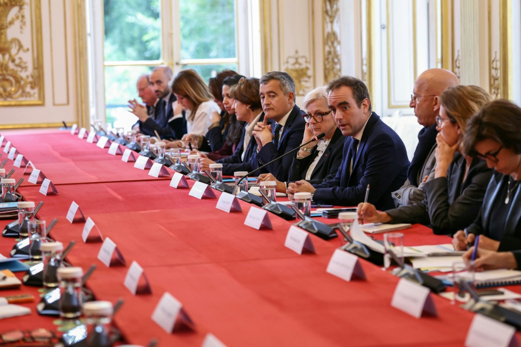 Sébastien Lecornu face à l'Assemblée, son gouvernement suspendu à la réforme des retraites