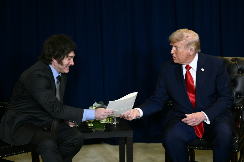 Donald Trump reçoit Javier Milei pour sceller l'aide financière américaine à l'Argentine