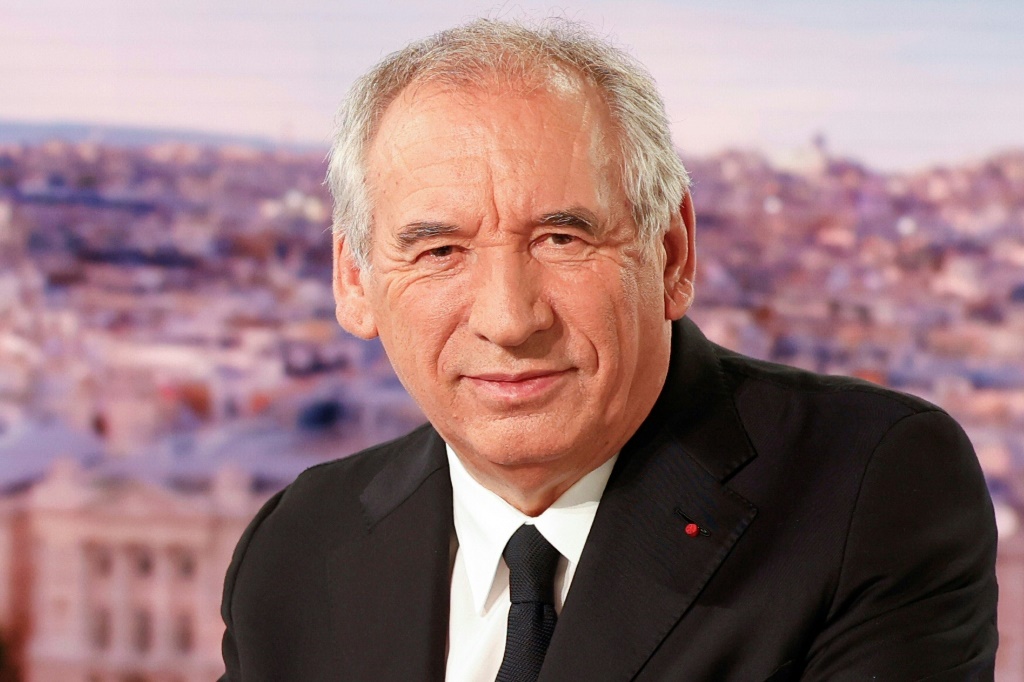 Vote de confiance: alors que Bayrou poursuit sa campagne devant le Medef, les oppositions considèrent que «la page est tournée»