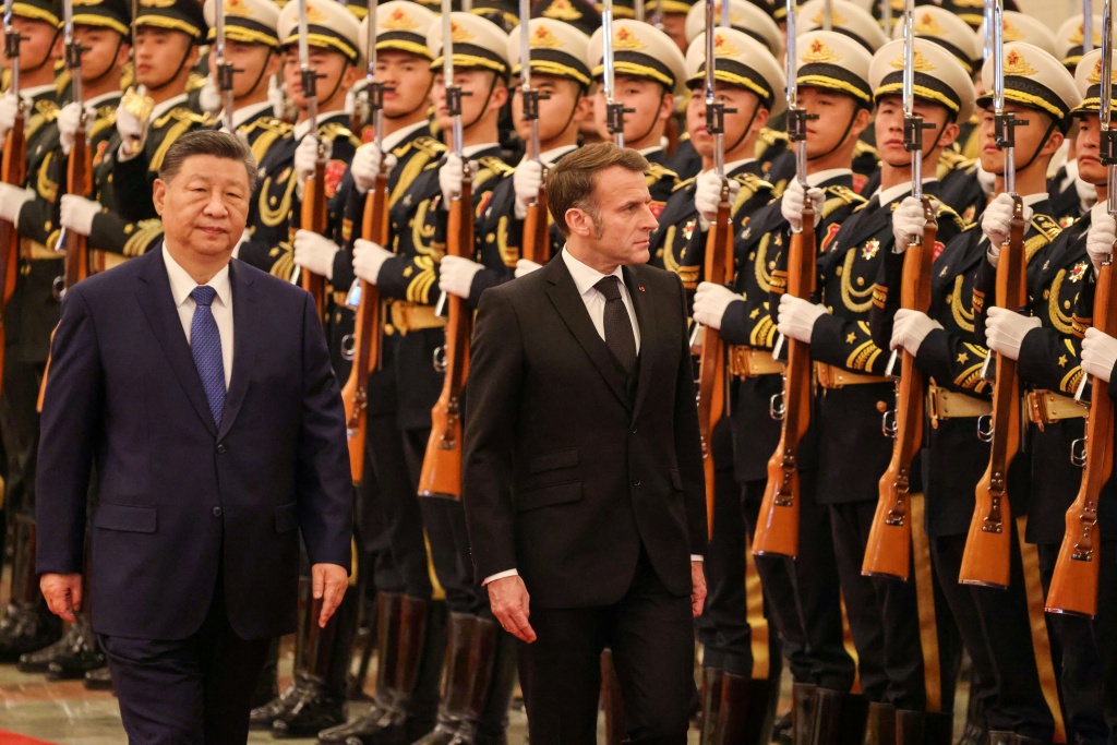 Diplomatie, commerce: Xi Jinping a accueilli Emmanuel Macron en grande pompe à Pékin